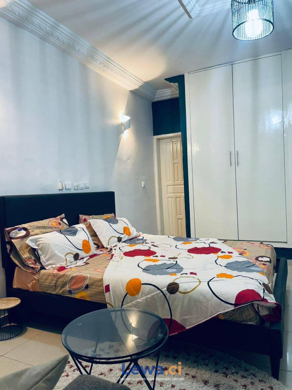 Studio Meublé  à  Cocody Saint Viateur
