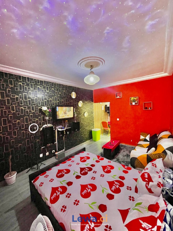 Image principale du bien : 2 chambre salon meublées en location disponible à Cocody