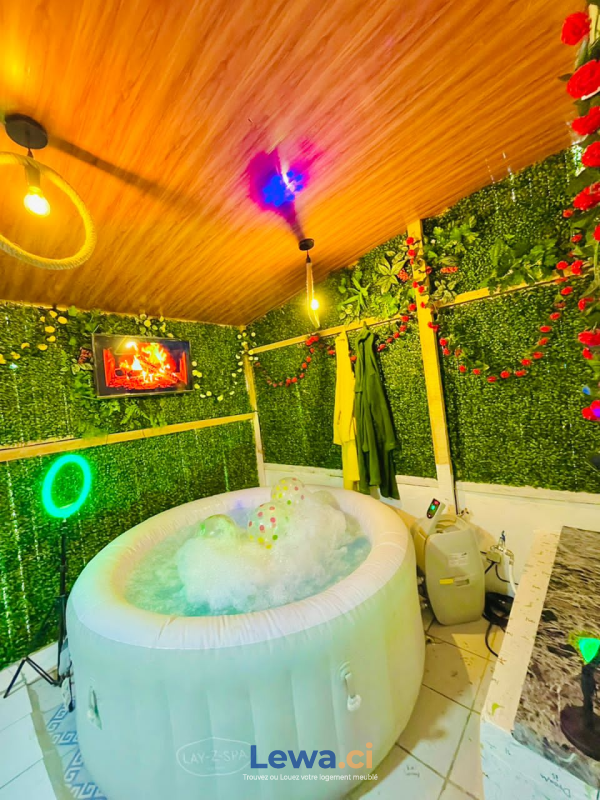 Image principale du bien : studio meublé avec jacuzzi disponible Abidjan