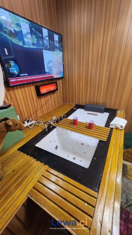 Image principale du bien : Studio avec jacuzzi position Yopougon