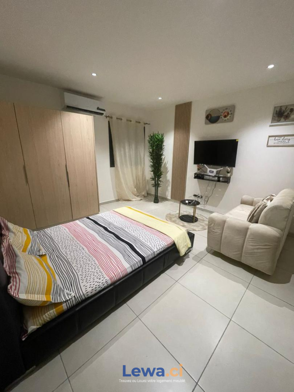 Angré nouveau Chu studio meublé